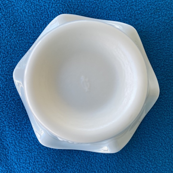 Imperial Milk Glass Bowl Vintage - Picture 4 of 4